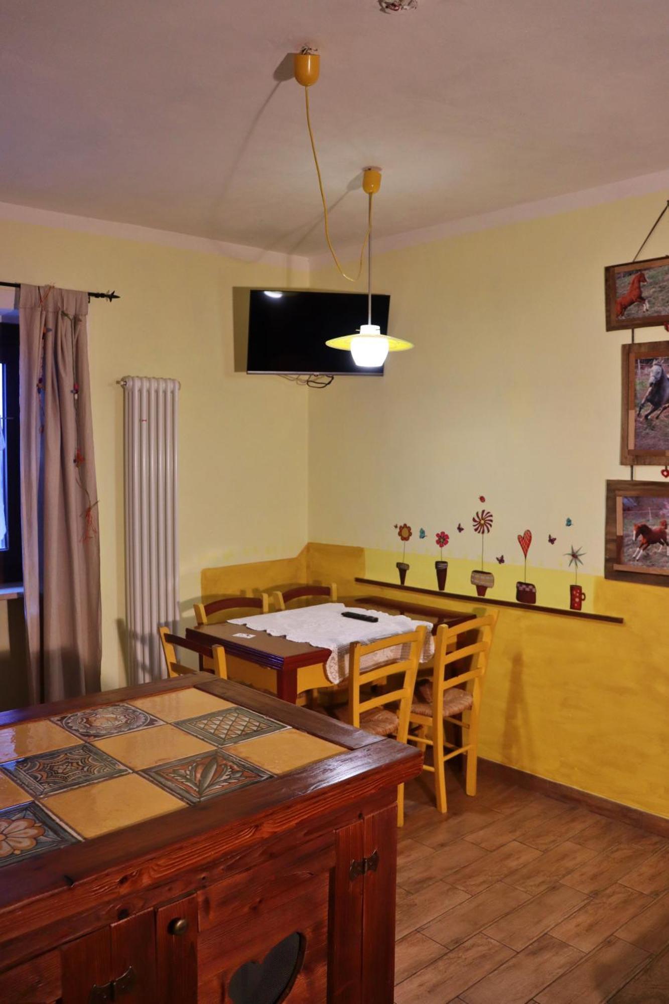 Chevres A Cheval - Apartment Aosta Kültér fotó